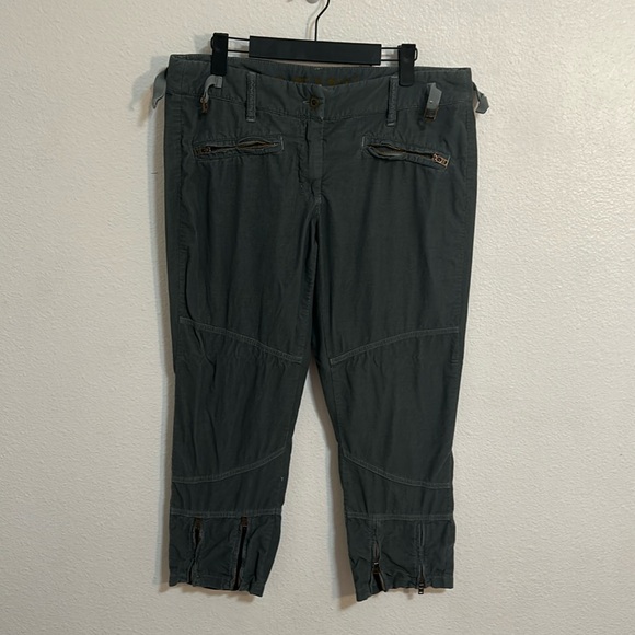 Da Nang Capris - Picture 1 of 8